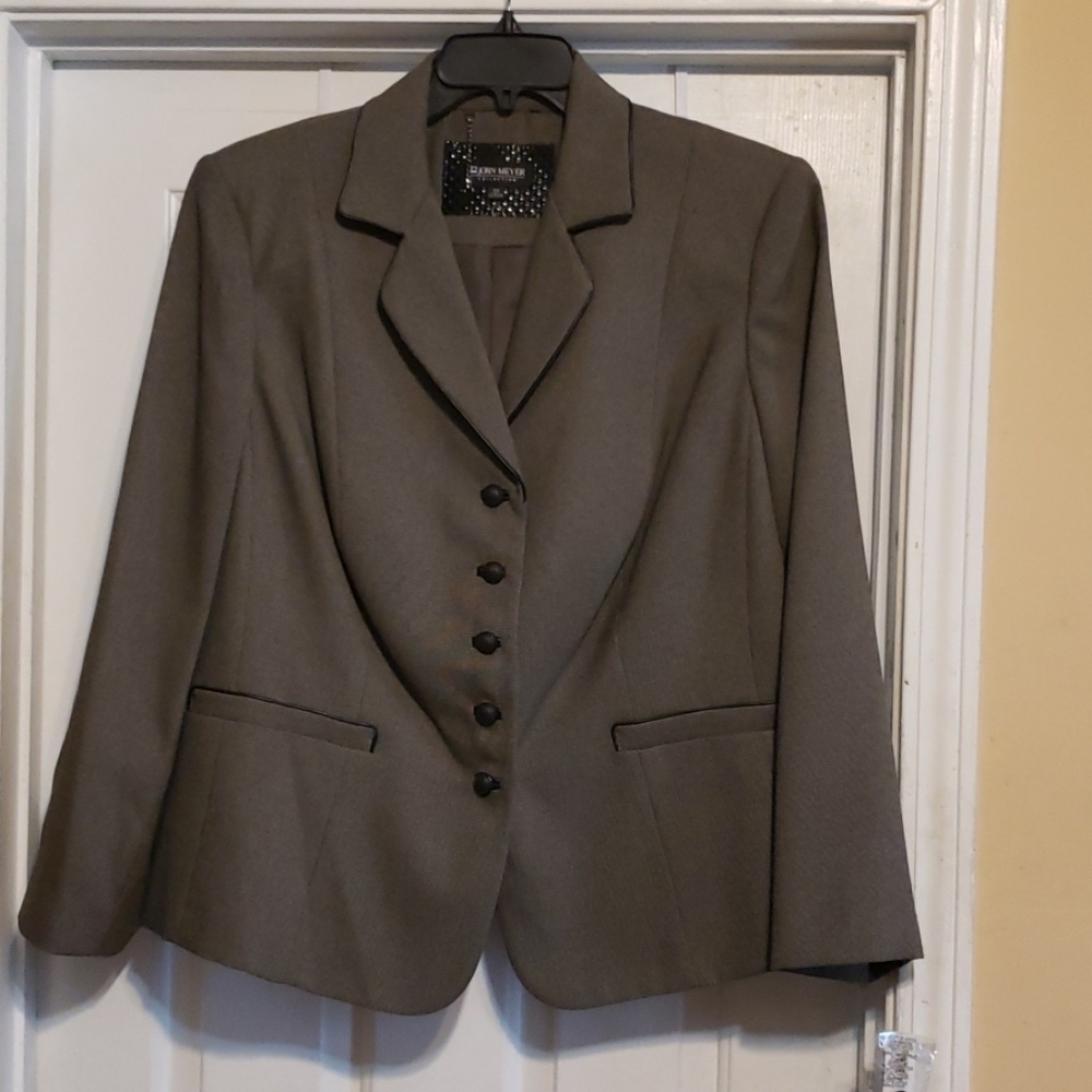 NEW 2 piece Woman Suit